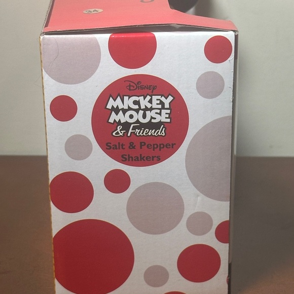 NIB - Disney Mickie & Minnie Ceramic Salt and Pepper Shakers. - Picture 5 of 5